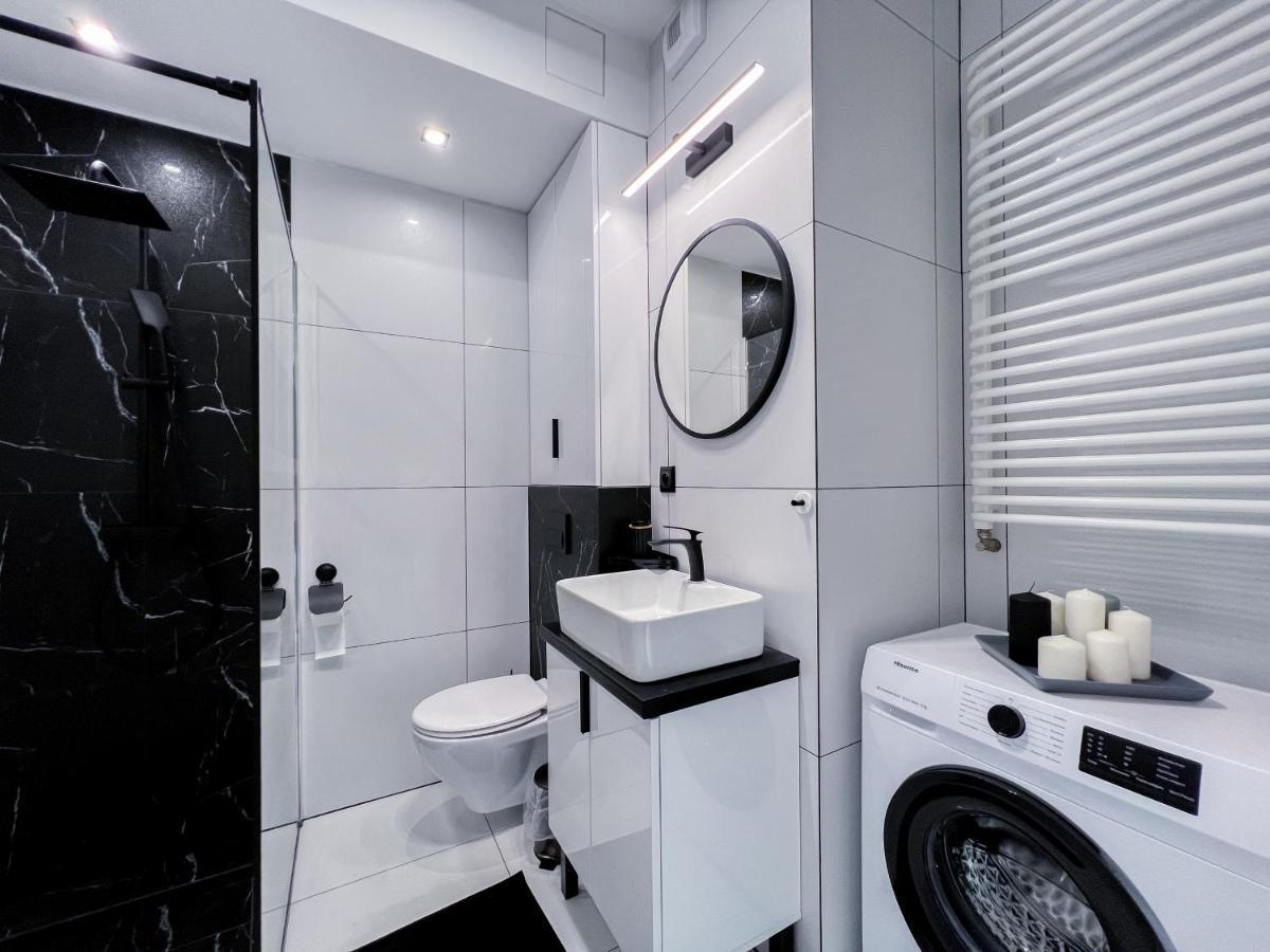 12 Floor Mogilska Tower Apartment Красков Екстериор снимка